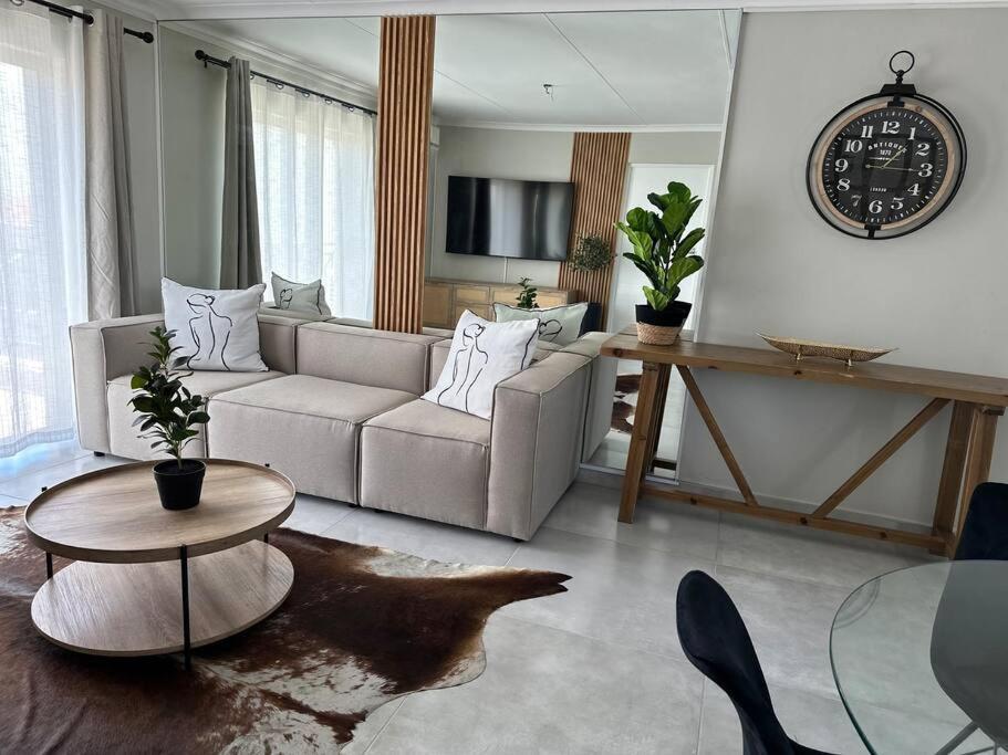 Monte Serrat Views - Spacious 1 Bedroom Cape Town