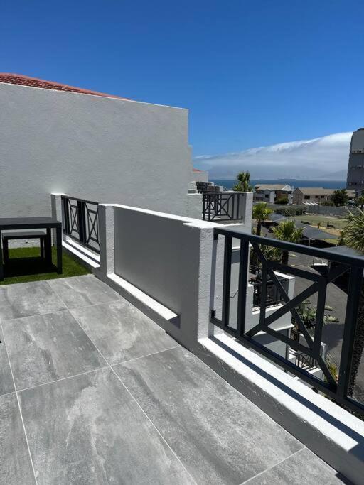 Apartment Monte Serrat Views - Spacious 1 Bedroom Cape Town