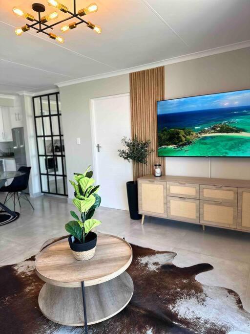 Monte Serrat Views - Spacious 1 Bedroom Cape Town