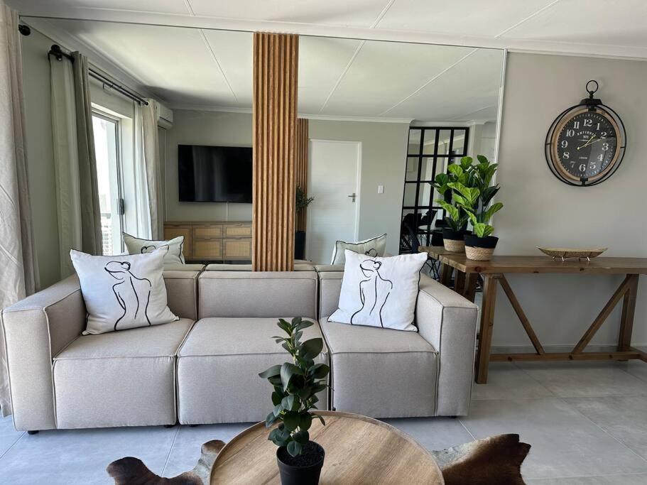 Monte Serrat Views - Spacious 1 Bedroom Cape Town