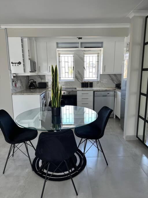 Apartment Monte Serrat Views - Spacious 1 Bedroom *