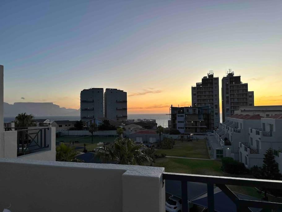 Monte Serrat Views - Spacious 1 Bedroom Apartment Cape Town