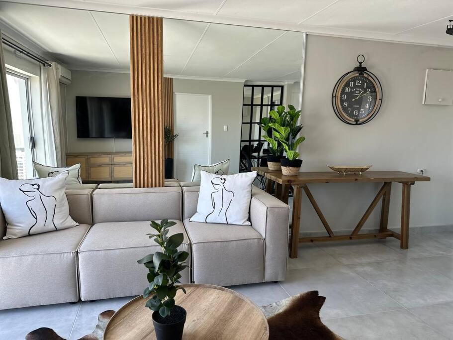 Apartment Monte Serrat Views - Spacious 1 Bedroom *